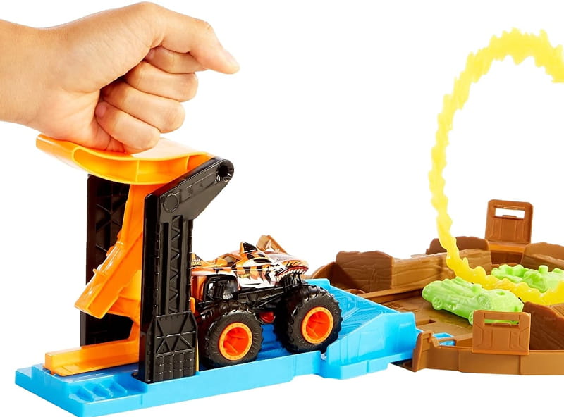 HOT WHEELS MONSTER TRUCK OPONA start.jpeg