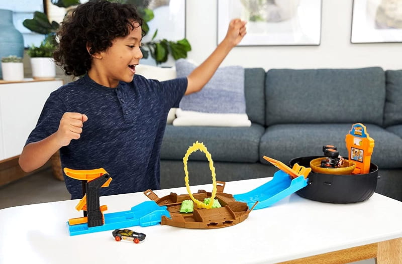 HOT WHEELS MONSTER TRUCK OPONA zabawa chłopiec.jpeg