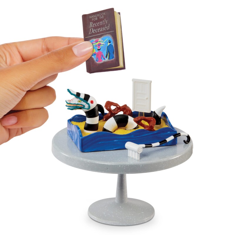 531111C3-MGAs-Make-It-Mini-Diner-Halloween-Licensed-WB-Theme-in-PDQ.jpg