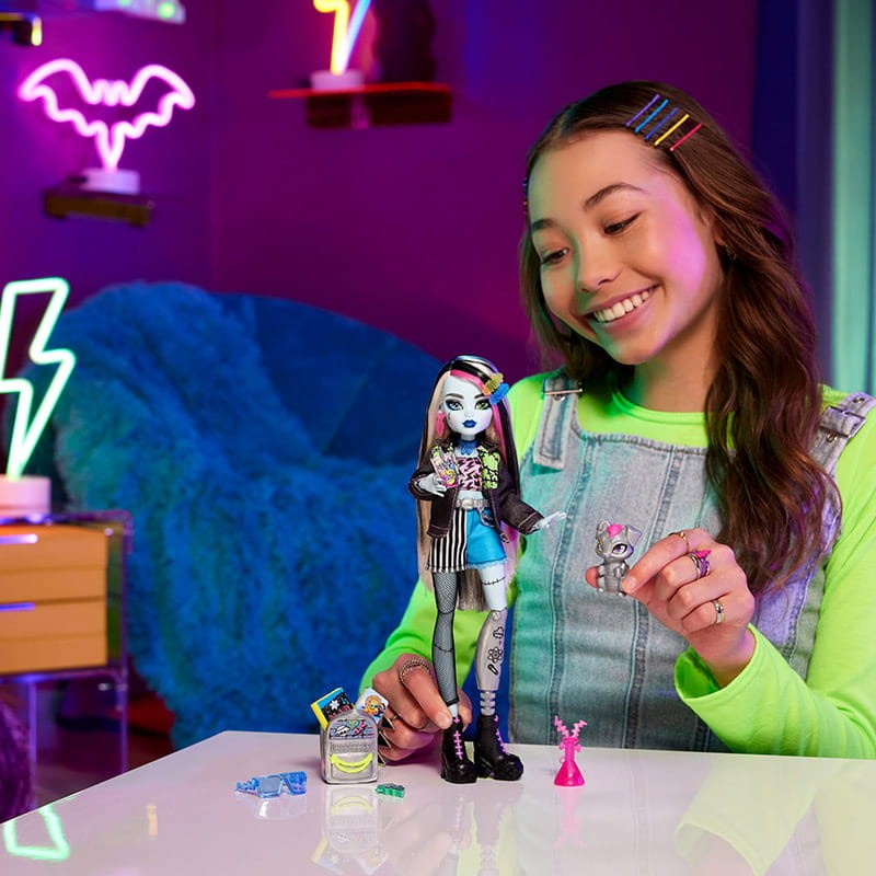 HXH73-monster-high-lalka-frankie-stein-akcesoria-dodatki.jpg