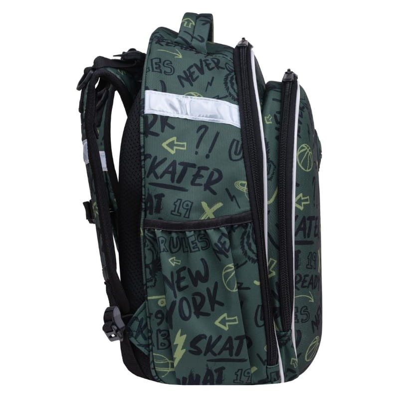 plecak-szkolny-coolpack-kieszenie-chlopiecy-czarny-tygrys-bok.jpg