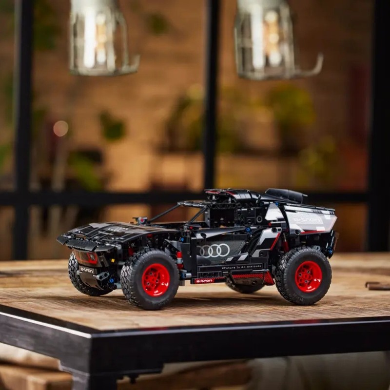klocki-lego-technic-pojazd-auto-Audi-RS-Q.jpg