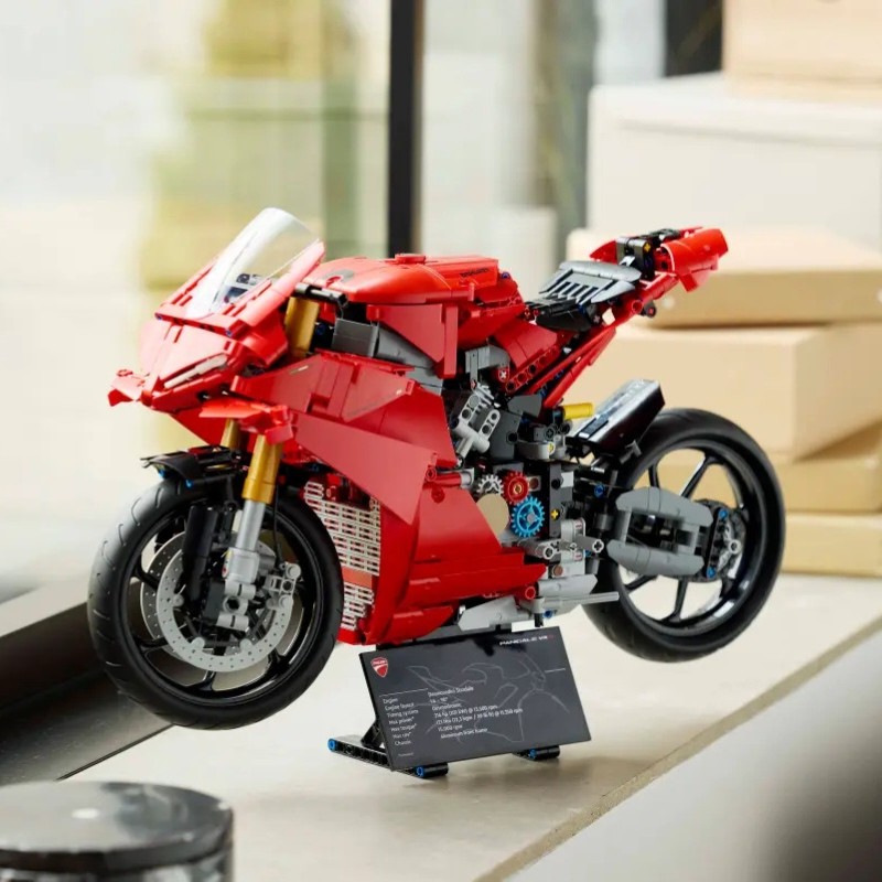 klocki-lego-technic-Motocykl-Ducati-Panigale-V4-S (1).jpg