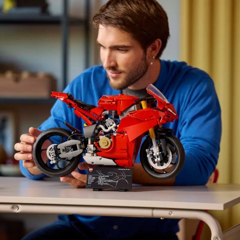 klocki-lego-technic-Motocykl-Ducati-Panigale-V4-S (4).jpg