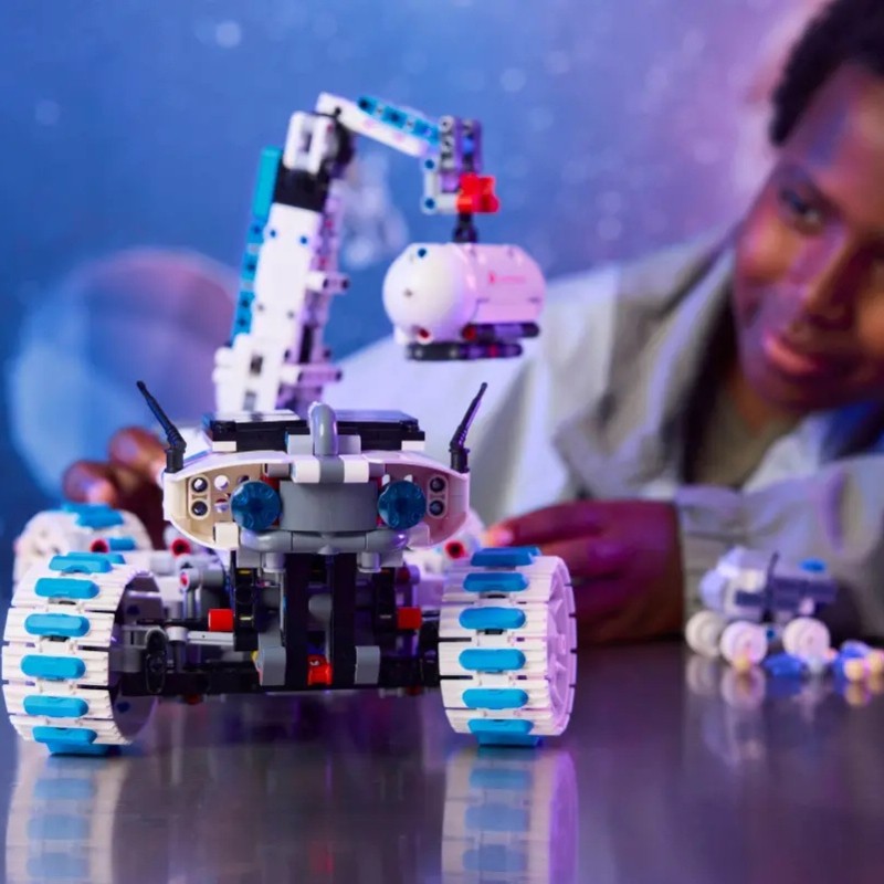 klocki-lego-technic-Kosmiczny-łazik-księżycowy-Lunar-Outpost (1).jpg
