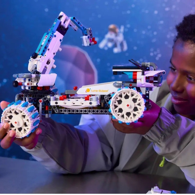 klocki-lego-technic-Kosmiczny-łazik-księżycowy-Lunar-Outpost (3).jpg