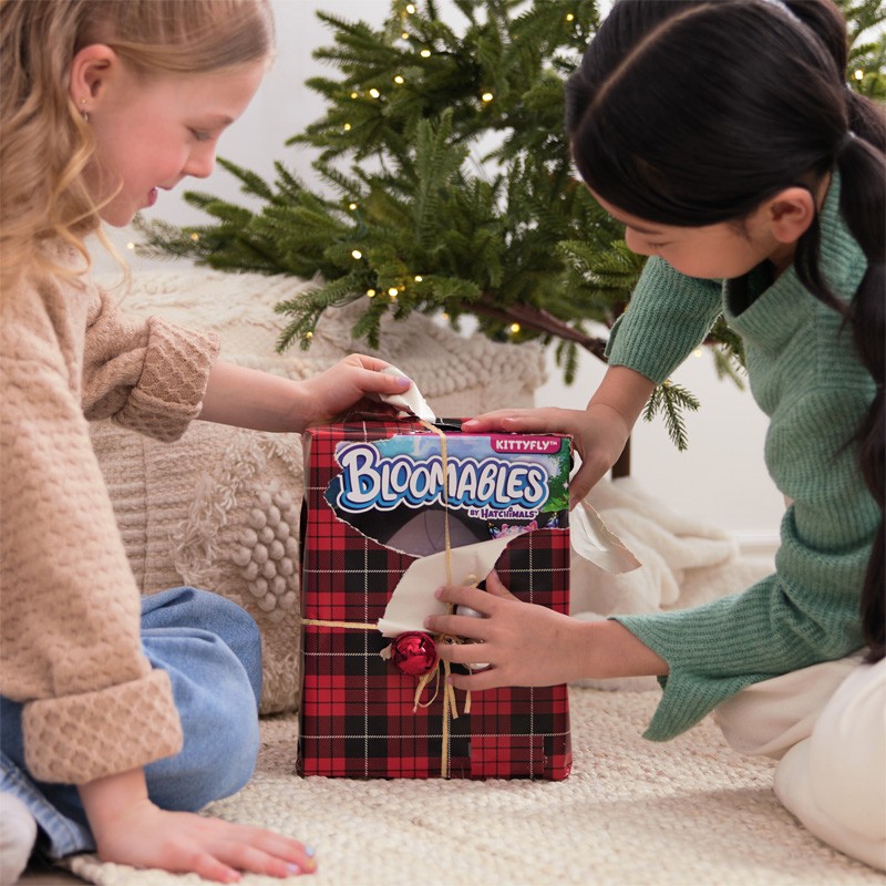 SPIN-MASTER-Hatchimals-Bloomables-Kotek-6072450-1-figurka-Lifestyle-8_800.jpg