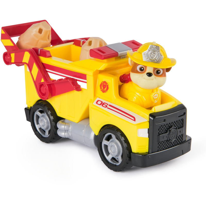 Figurina lui Rubble în mașina de pompieri